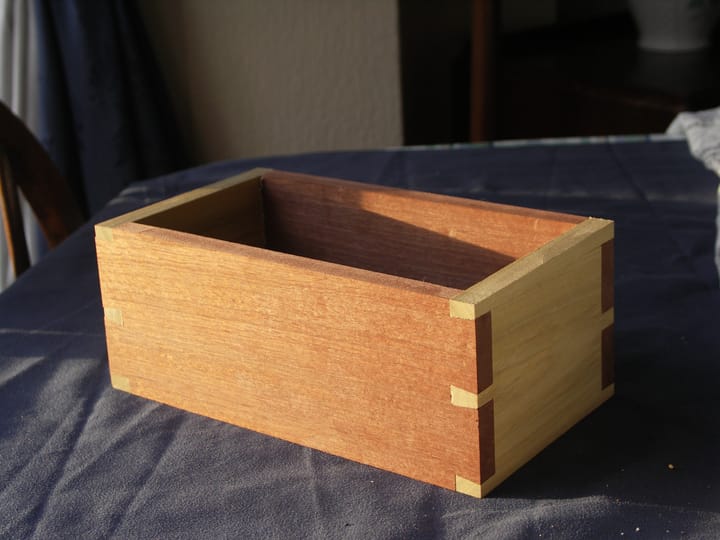 A fully dovetailed box in 8 minutes...