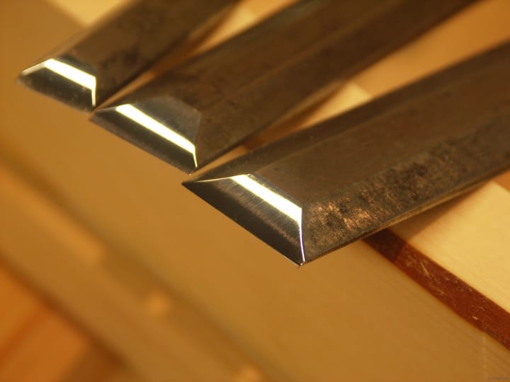 Sharpening chisels—forget weaker micro bevels