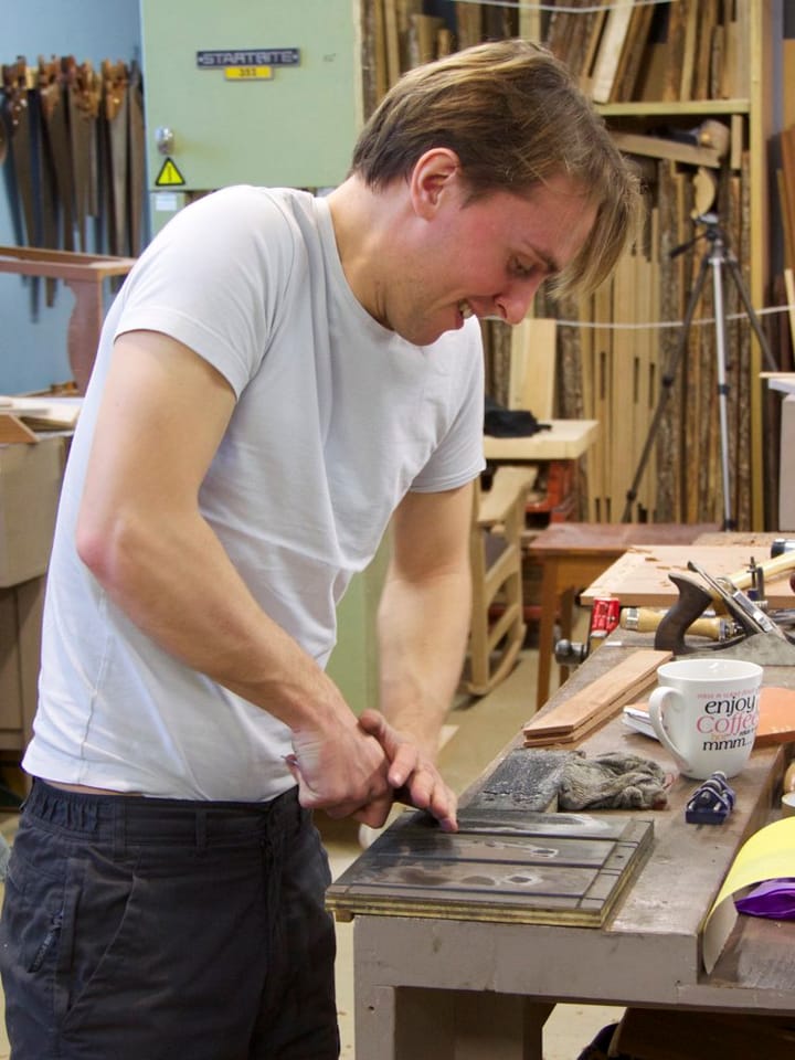 Bench height adjuster for sharpening