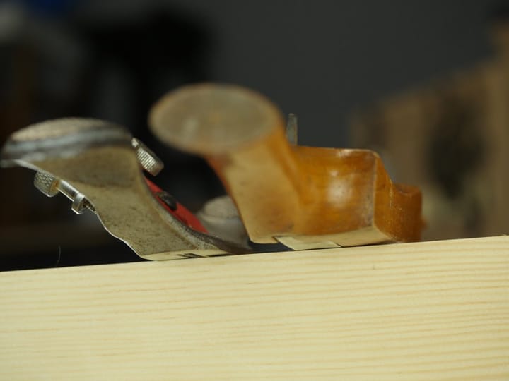 Bevel up and bevel down spokeshaves