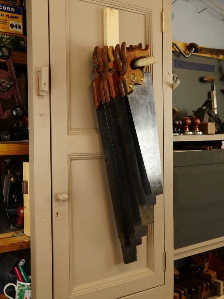 Push-me pull-you saws – subtle changes?