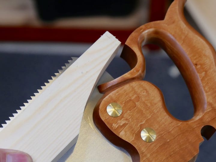 Magnetised Saw Sharpening Holder