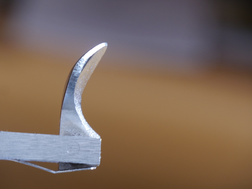 When the lever cam is fully upwards the gap closes markedly.