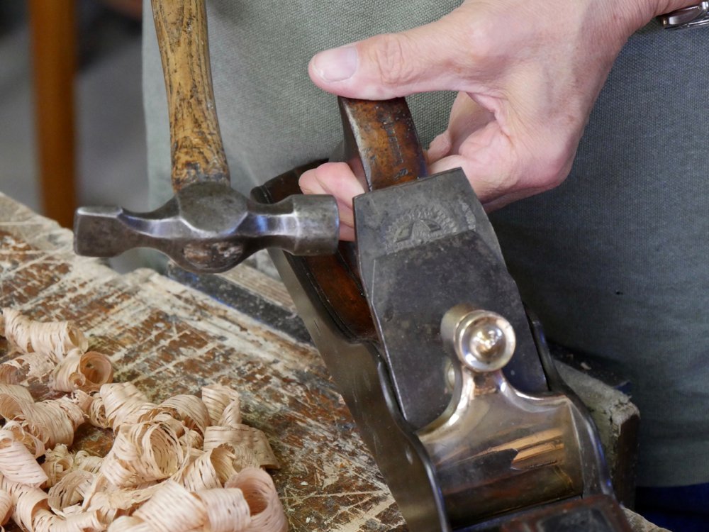 Notice here the angled facets the edge of the plane iron. These facets make lateral adjustment very positive.