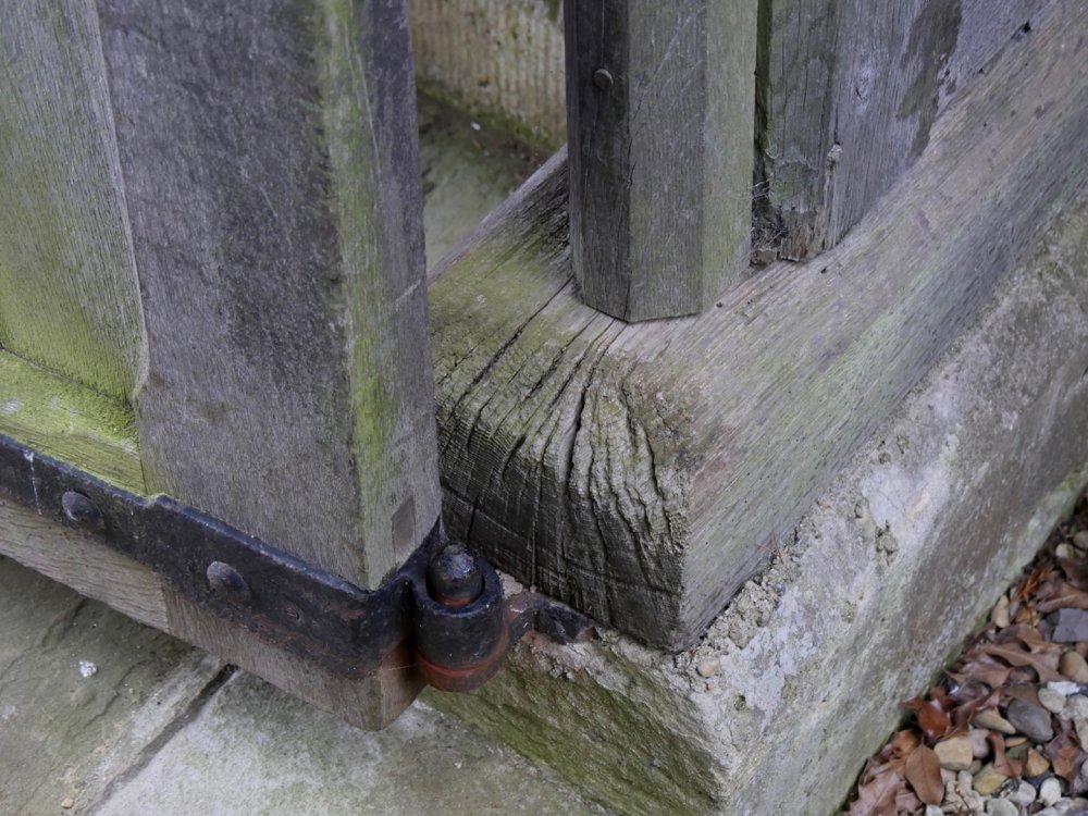 This section here is still the original cill from over a century ago and it's still solid.