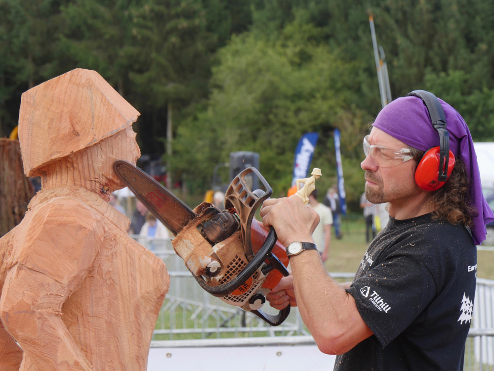 When the tip catches wrongly and the chain becomes a conveyor belt, near misses and the wrong headgear soon become a catastrophe.